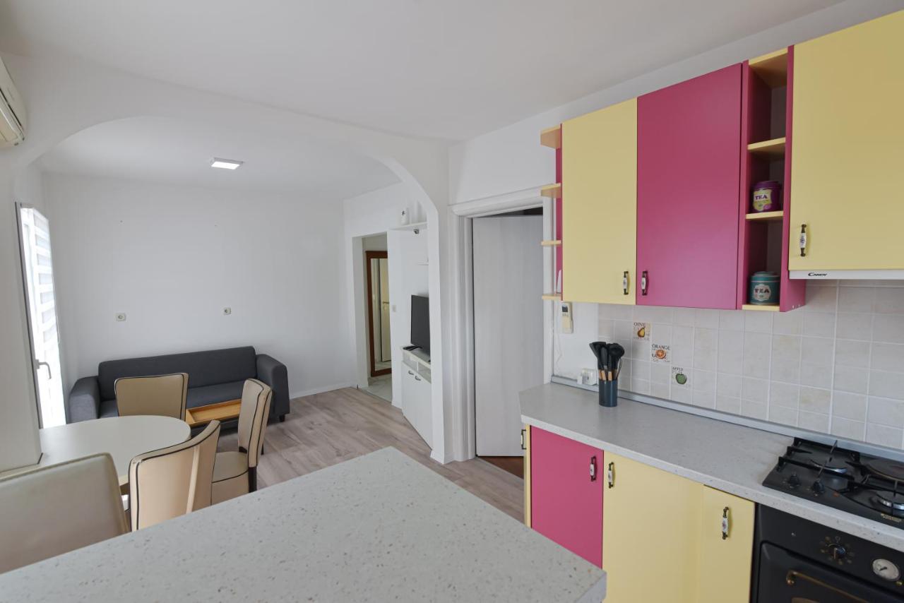 Brsec Villa Anda S Apartmanima I Bazenom Zewnętrze zdjęcie