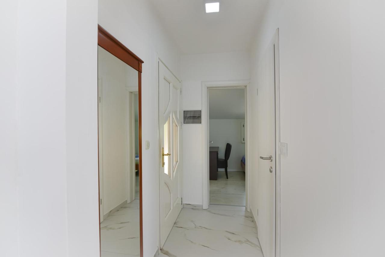 Brsec Villa Anda S Apartmanima I Bazenom Zewnętrze zdjęcie