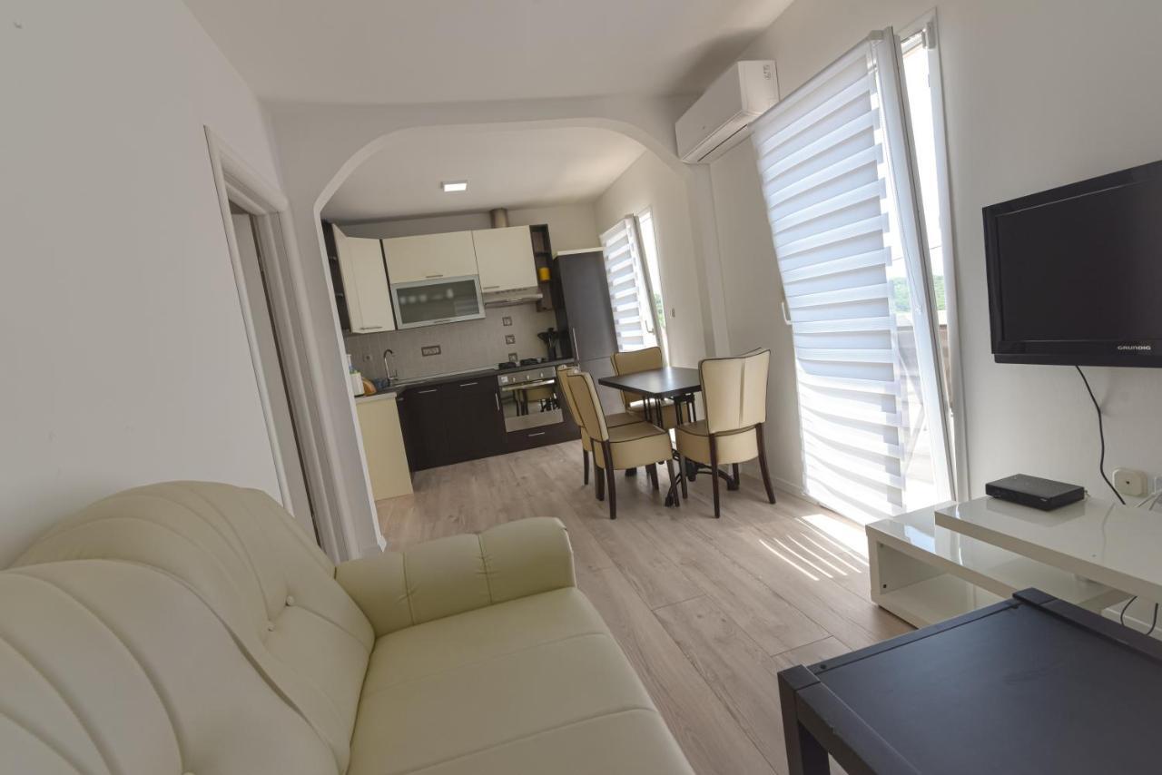 Brsec Villa Anda S Apartmanima I Bazenom Zewnętrze zdjęcie
