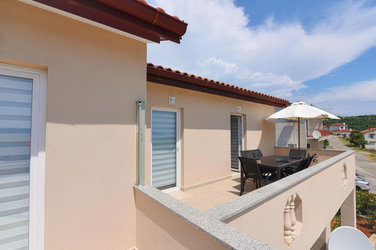 Brsec Villa Anda S Apartmanima I Bazenom Zewnętrze zdjęcie
