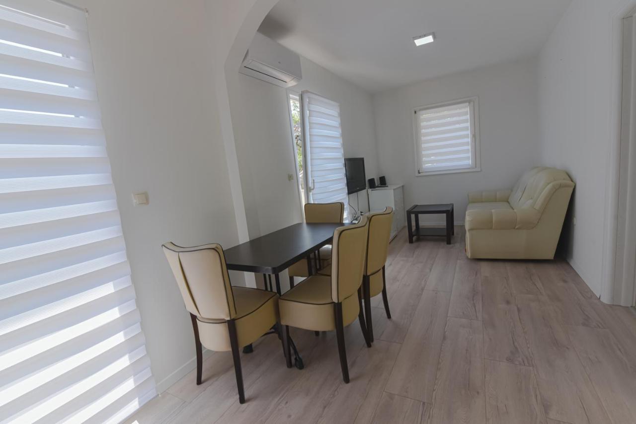 Brsec Villa Anda S Apartmanima I Bazenom Zewnętrze zdjęcie